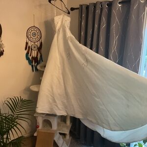 Vera Wang White Wedding Dress